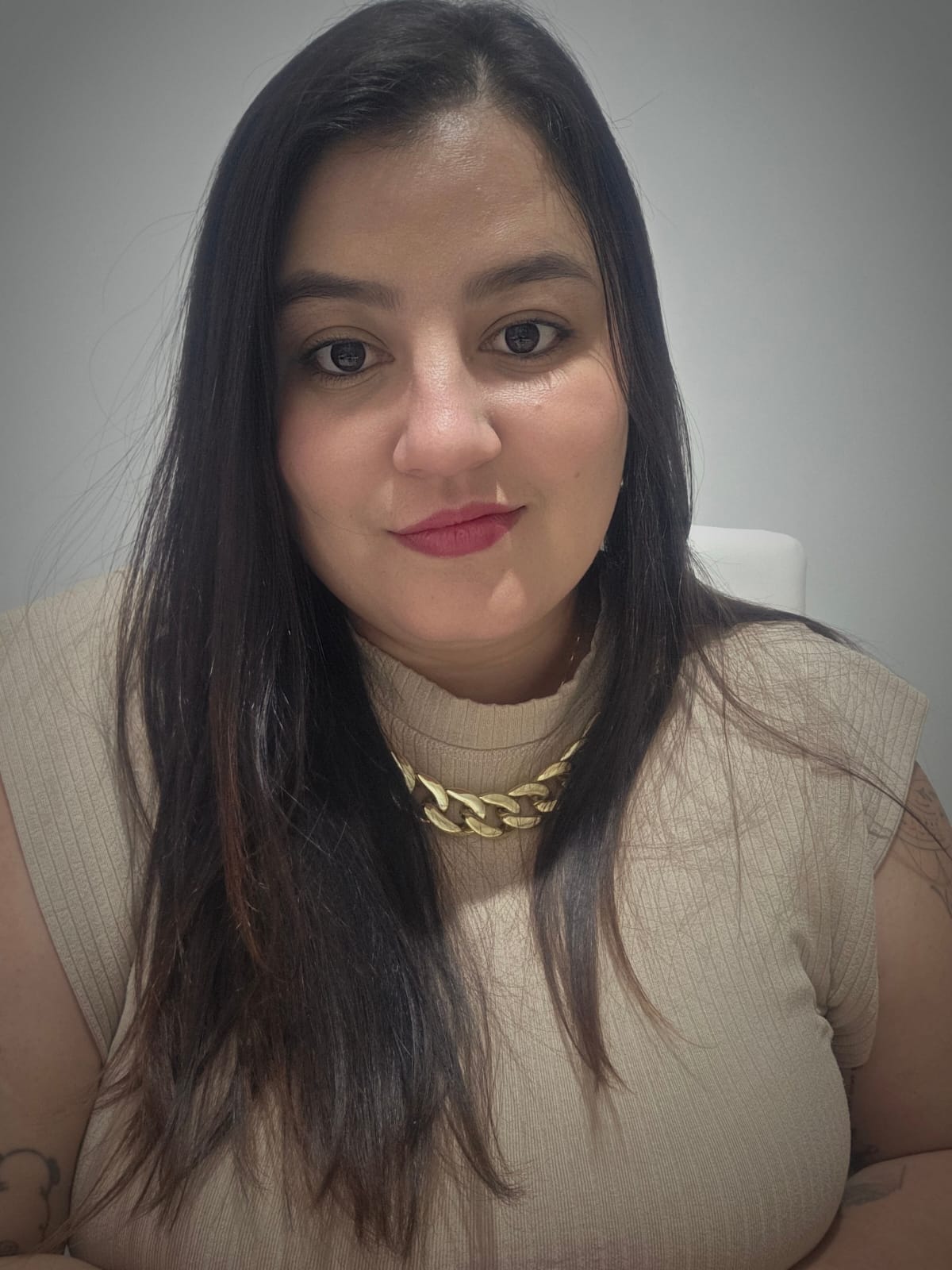 Giovana Ripoli, psicóloga, CRP 06/149021, em seu consultório